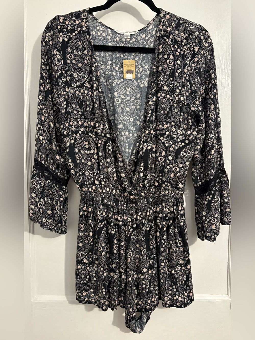 American Eagle Outfitters Black and Light Pink Floral Blouse